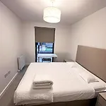 Fabulous 2-Bed Apartment- Calton Road