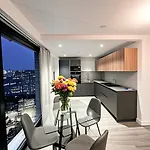 Fabulous 2-Bed Apartment- Calton Road